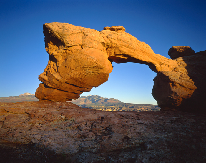 Tukuhnikivats Arch, Utah