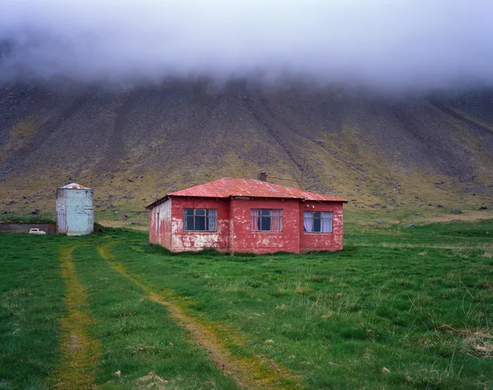 Little Red House, Islande