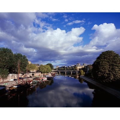 Covid-19, La Seine, Paris, France