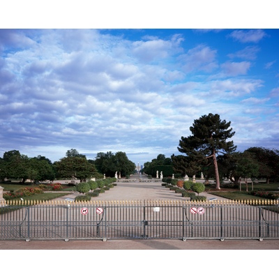 Covid-19, Jardin des Tuileries, Paris, France