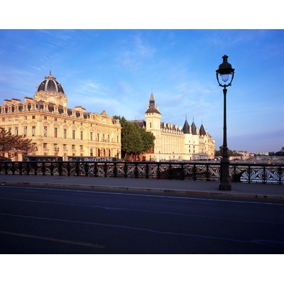 Covid-19, Pont Notre Dame, Paris, France